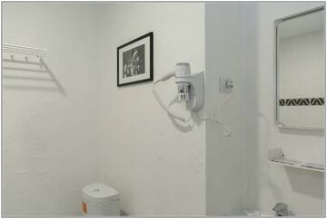 Фото номера Номер стандарт с 3 односпальными кроватями Гостиница Абажур г. Пермь 4