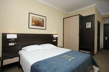 Фото номера Номер стандарт с 1 двуспальной кроватью Гостиница Art Hotel 4 г. Пермь 4