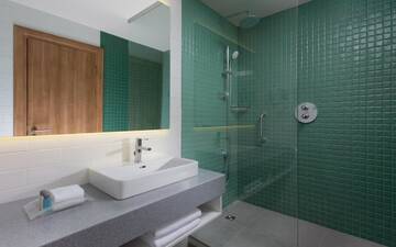 Фото номера Представительский номер Гостиница Holiday Inn Perm г. Пермь 11