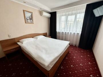 Фото номера 2-комнатный номер Джуниор Сюит Гостиница Прикамье г. Пермь 3