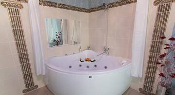 Фото номера Люкс с гидромассажной ванной Гостиница Clever Hotel г. Пермь 3