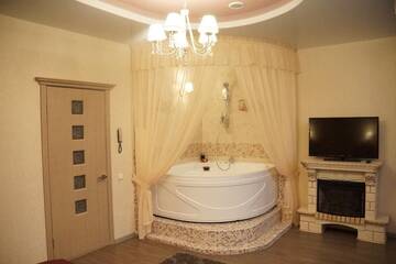 Фото номера  Двухместный номер Делюкс с 1 кроватью Гостиница Gallyanna Hotel г. Пермь 8