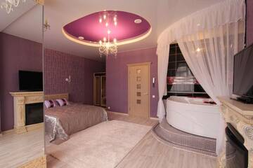 Фото номера  Двухместный номер Делюкс с 1 кроватью Гостиница Gallyanna Hotel г. Пермь 2